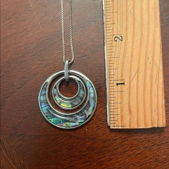 Elegant Silver Abalone Pendant Necklace - Picture 3 of 7